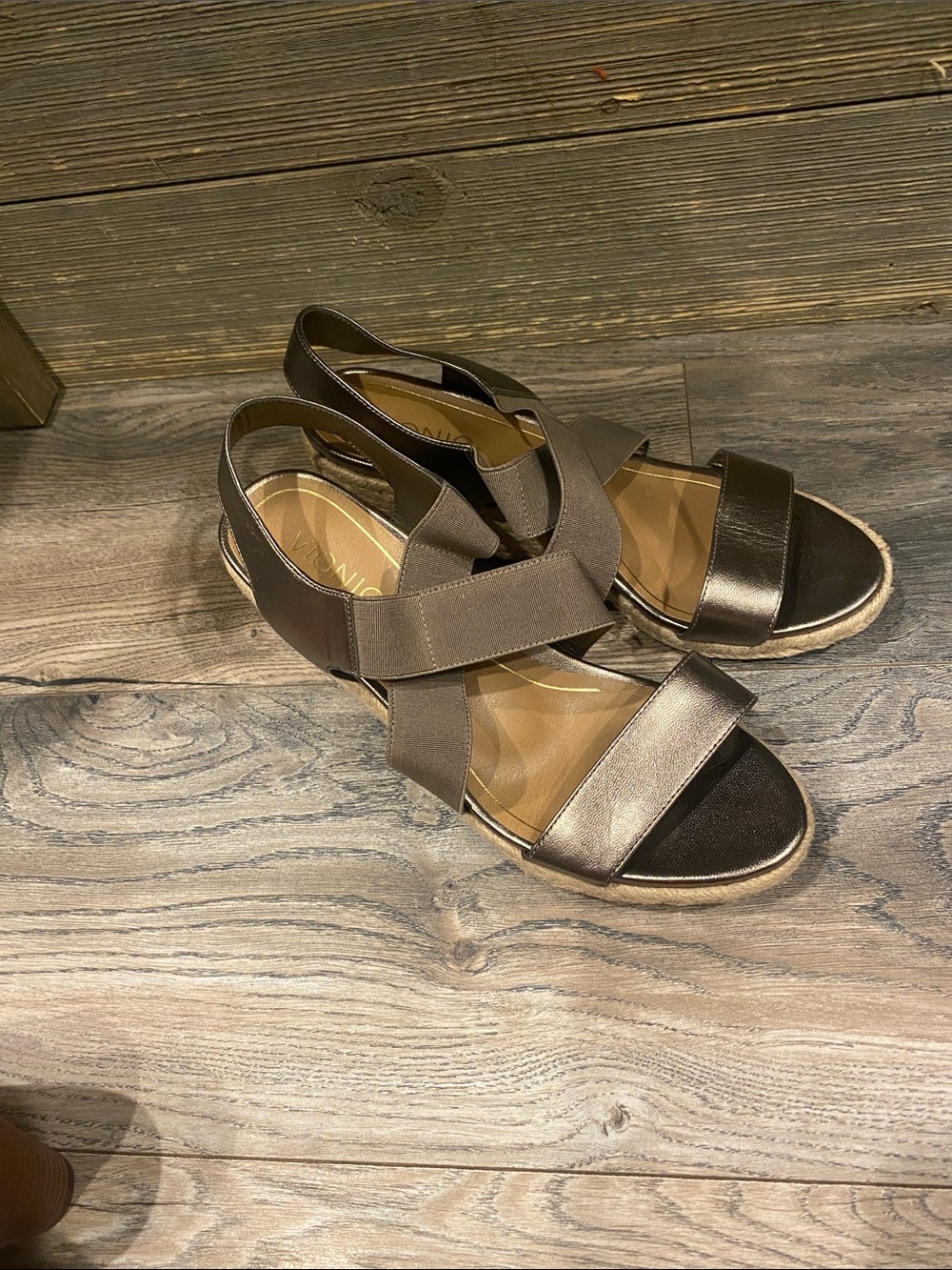 Vionic wedges size 9